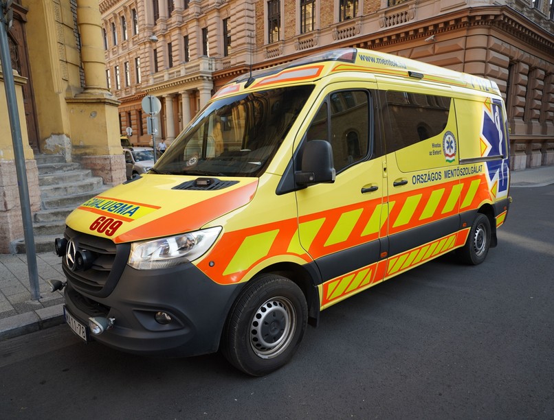 hírek mentő parkol úton országos mentőszolgálat