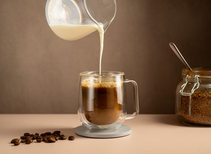 Tej a kávéban: egészséges szokás vagy rossz beidegződés? című cikk nyitóképe