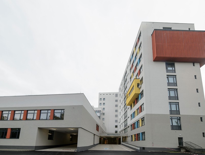 kórház, hatvan, okosszekrény, egészségügy