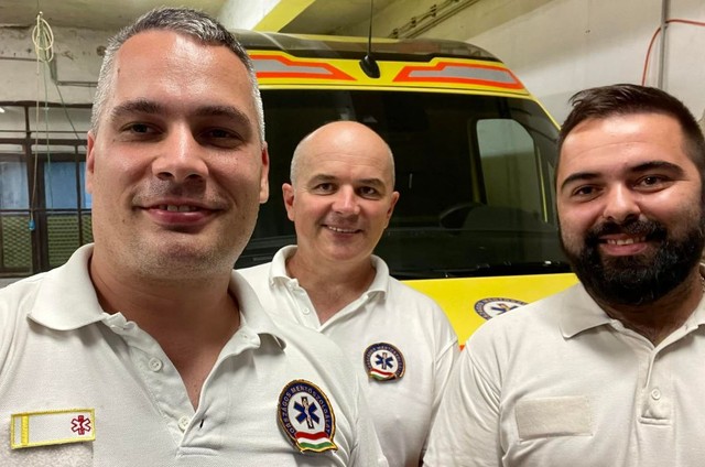 Így válaszoltak a bedobott ablakra a szendrői mentősök