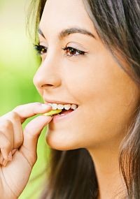 A rágózás segít a diétában és rossz szokásokról való leszokásban