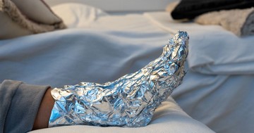  Ezért tekerik be alufóliával most sokan a lábfejüket, mielőtt kimennének a hidegbe 