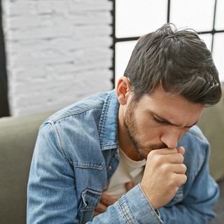 Rekedtség, állandó köhécselés, csuklás: ilyen, ha reflux okozza című cikk nyitóképe