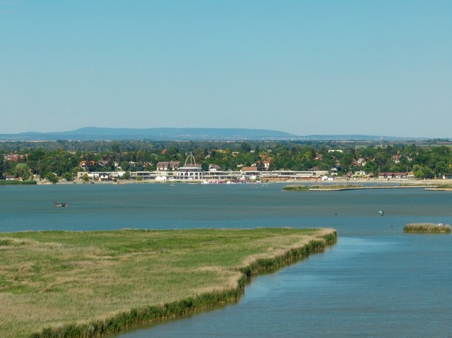 Fürdési tilalmat rendeltek el a Velencei-tó egy szakaszán