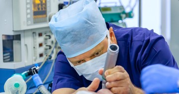 Mikor kell intubálni valakit? Így néz ki a beavatkozás