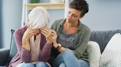 Az Alzheimer-kór 5 korai jele, amit beszéd közben lehet először észrevenni című cikk nyitóképe