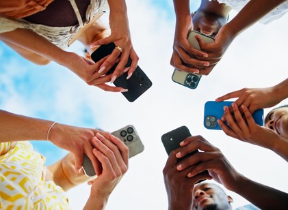 FOMO, az okostelefon-függőség legszorongatóbb oka című cikk nyitóképe