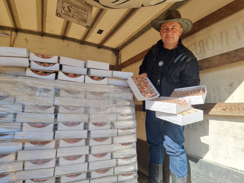 Zsolti gazda házhoz viszi a covid vakcina jó hírét az oltatni nem akaró romáknak