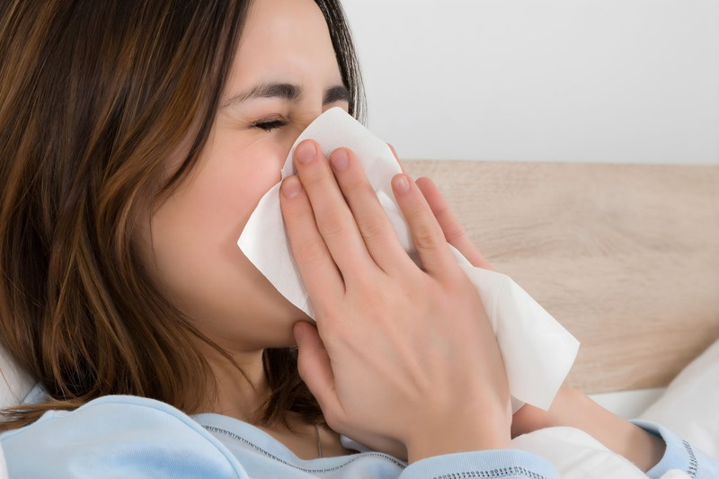 Visszatartottam a tüsszentést, utána rosszul lettem - okozhattam ezzel kárt magamnak? Az orvos válaszol