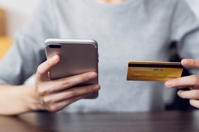 Segítség, vagy a magánéletbe való befurakodás a MI használata?