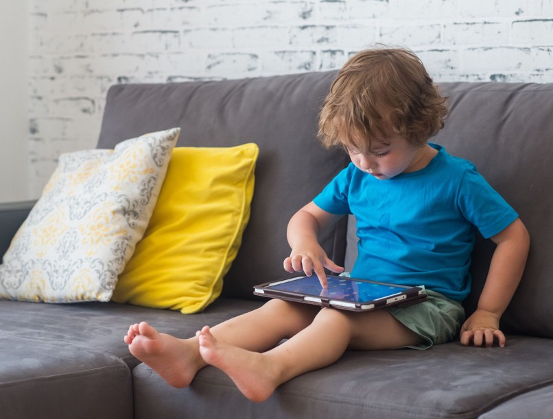 így választhatja le a gyereket az okoseszközökről a szünidőben