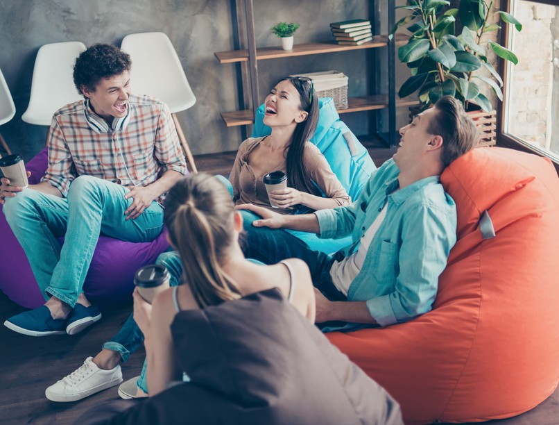 nevetés röhögőgörcs mit jelent