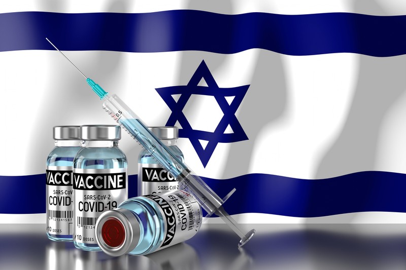 Izrael immár a negyedik covid-oltást ajánlja fel 60 év felettieknek