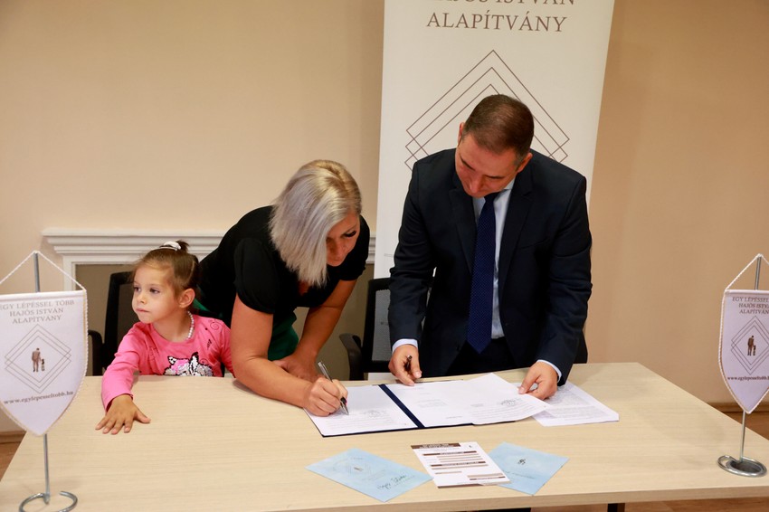 A beérkezett adományokat a családok nem készpénzben kapják meg, hanem a beérkezett összegből a család által beküldött csekket, gyógyszereket, hiteltörlesztéseket közvetlenül a szolgáltatónak fizetjük így a támogató is meggyőződhet róla, hogy adománya mekkora segítséget jelent a családnak.