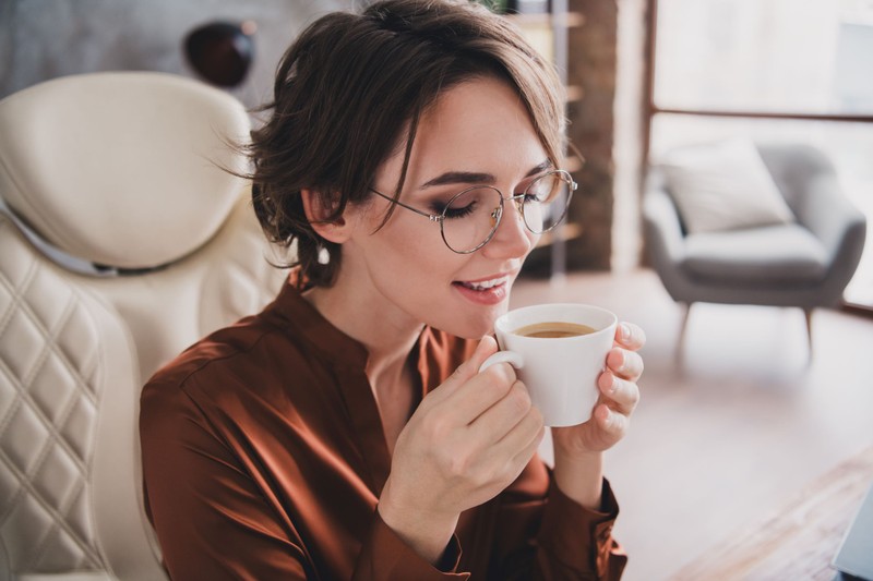 Ezt tegye cukor helyett a kávéjába – nemcsak finom, de a vércukorszintet is csökkentheti