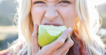  Könyörgünk, ne hámozza meg az almát! 