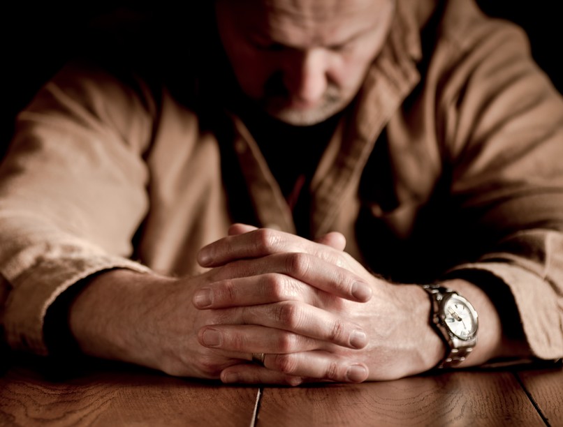 Alhasi fájdalommal kezdődtek Miklós tünetei