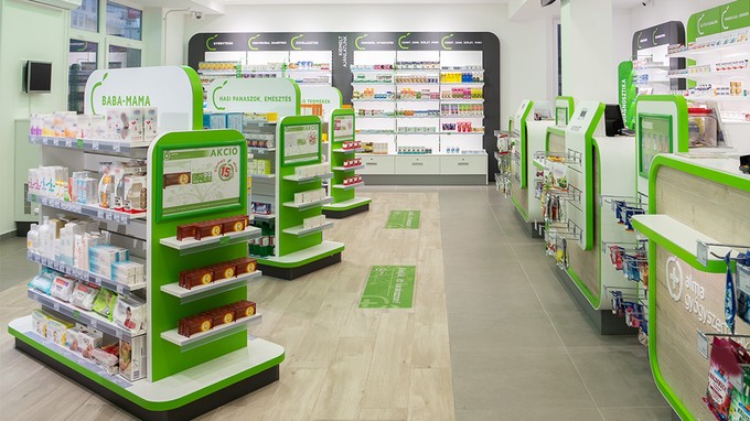 Díjnyertes belső tér és újragondolt kiszolgálás az Alma Gyógyszertárakban című cikk nyitóképe