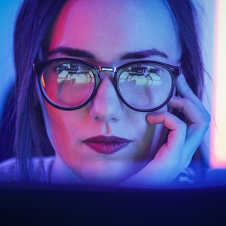 Így kaphat ingyen monitor szemüveget a munkáltatójától című cikk nyitóképe
