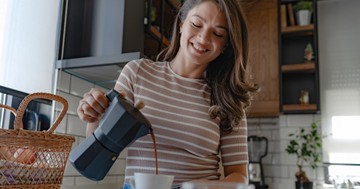 Kávé után is elalszik, más meg órákig pörög tőle? Ezért reagálunk különbözően a koffeinre