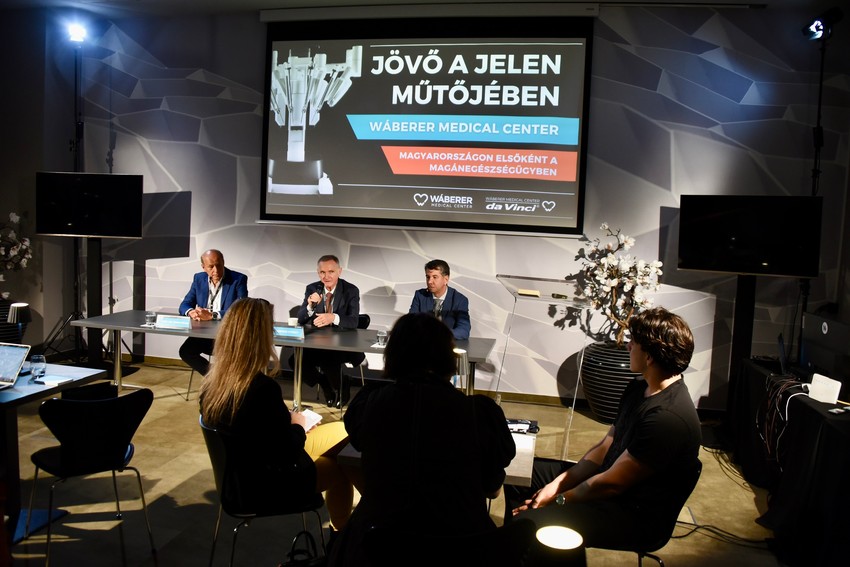 A da Vinci robotasszisztált műtéti típusnak számos előnye van a feltárásosan, de a laparoszkóppal végzett technológiákkal szemben is