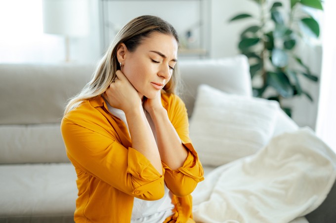 A nyaki gerincfájdalmat előbb-utóbb mindenki megérzi! Mikor és hogyan lehet kezelni? című cikk nyitóképe