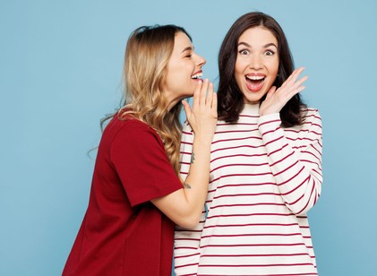 Miért nem tudunk ellenállni a pletykának? Ezt mondja erről a pszichológia című cikk nyitóképe