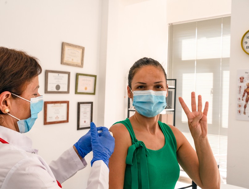 negyedik oltás, oltás, vakcina, koronavírus