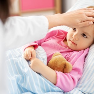 Lányom már 5. napja lázas – vigyem be az ügyeletre? Az orvos válaszol  című cikk nyitóképe