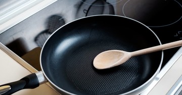 Veszélyes, rákkeltő anyagot találtak teflonedényekben és sminkszerekben