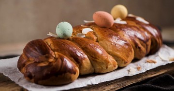 Recept: foszlós és puha húsvéti kalács mandulaliszttel