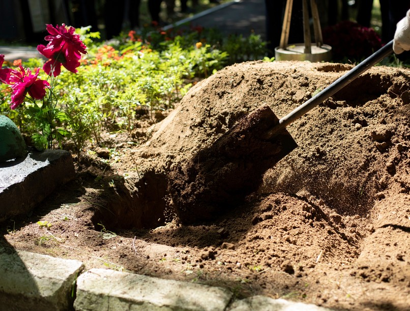 Szokatlan temető exhumálás