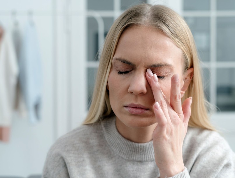 vitaminhiány tünet hajhullás szem rángatózás