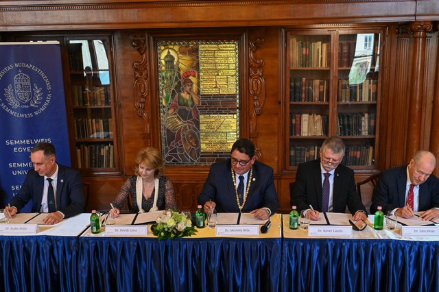 Megújította együttműködését a Nemzetközi Gyermekmentő Szolgálat és a Semmelweis Egyetem