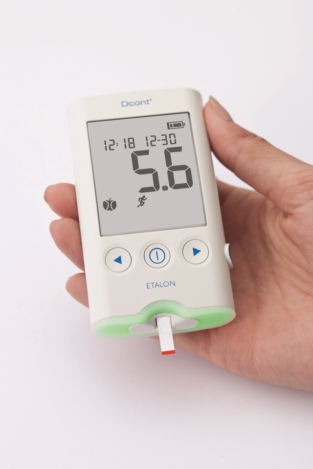 Online vércukorszintmérőt kap 1000 magyar háziorvos