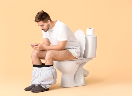 Állva vagy ülve? A tudomány eldöntötte, hogyan jobb pisilni a férfiaknak című cikk nyitóképe