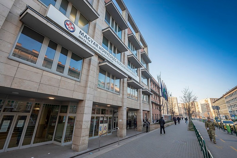 Pfizer oltás: a Honvéd kórház közleményt adott ki - erről tudnia kell!