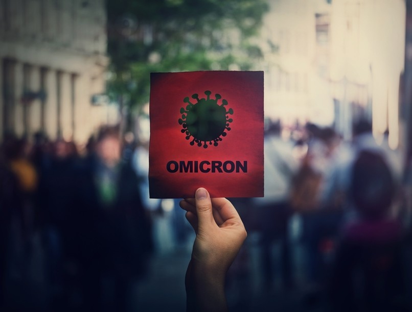 omikron, tünetei, rekedtség, torokfájás, covid, koronavírus, fertőzés 