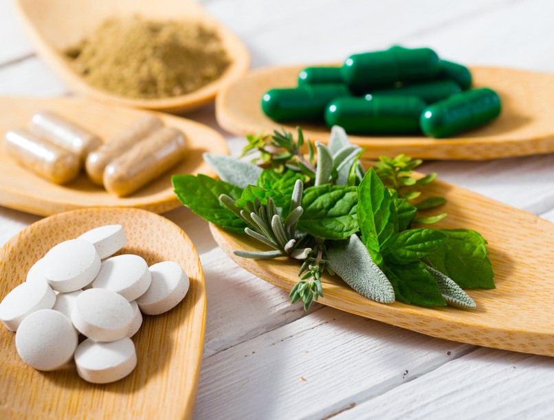 hagyományos növényi gyógyszer, homeopátiás gyógyszer, étrendkiegészítő, Dobson Szabolcs