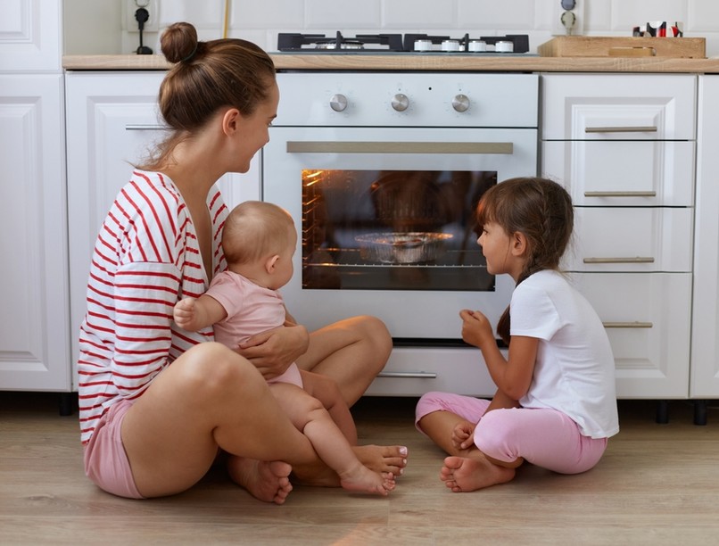 unoka, gyerek, sütő, baleset