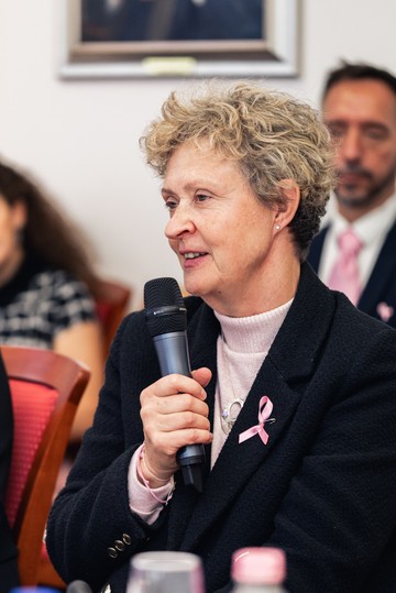 Tóth Krisztina Egészség Hídja Összefogás a Mellrák Ellen Egyesület alelnöke: a kezdeményezés célja az egészségtudatosság erősítése, a megelőzés és a korai felismerés támogatása, valamint a betegút-szervezés fejlesztése a teljes ellátási folyamat során. 