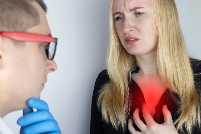 Stroke vagy szívinfarktus? Egy-egy kevésbé intenzív tünet, lassabban kialakuló fájdalom elbizonytalaníthat bárkit, szükséges-e az azonnali orvosi ellátás vagy sem.