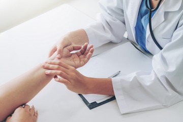 Hogyan lassíthatjuk le a túl gyors pulzust otthon? A kardiológus elmondja