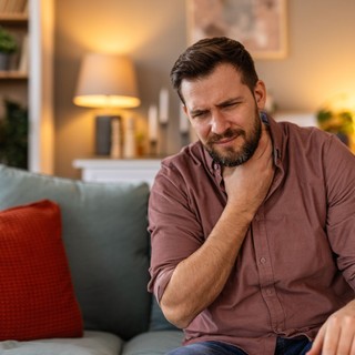 Rekedtség, fáradó hang, gombóc a torokban? A foniáter elárulja, mit jelezhet ez valójában című cikk nyitóképe
