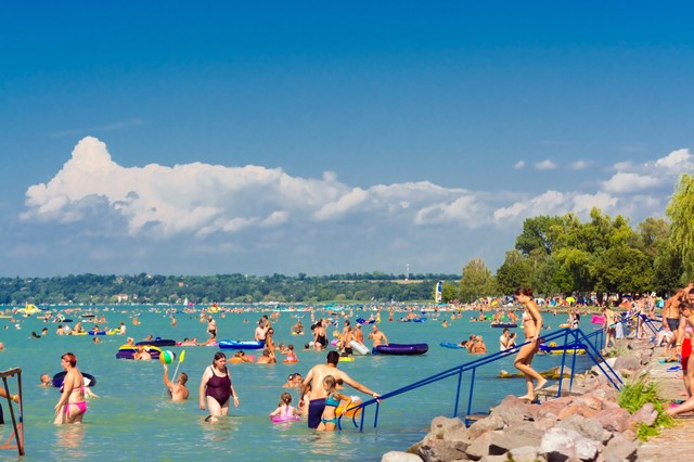 Ezért nem fürdik sok helyi a Balatonban