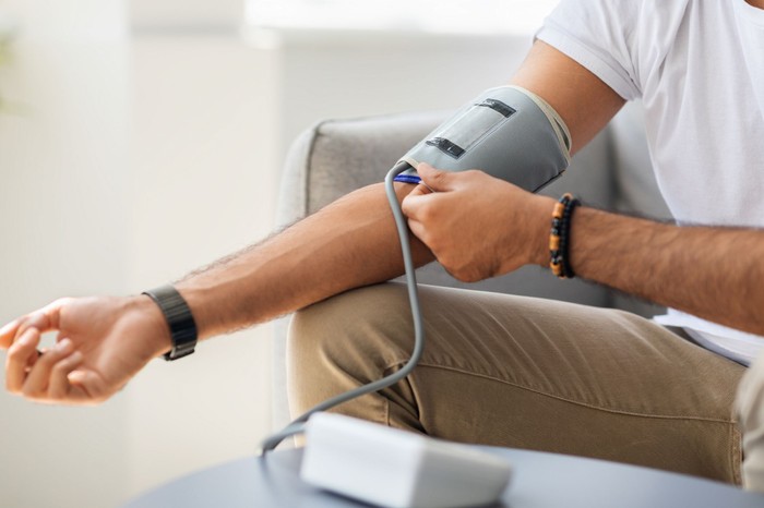 A tudósok felfedezték a magas vérnyomás meglepő okát – semmi köze a stresszhez, az étrendhez vagy a testsúlyhoz