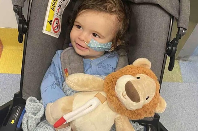 13 hónapos fiúnál rákszerű betegséget diagnosztizáltak, miután az orvosok kezdetben pikkelysömörnek hitték a kiütést