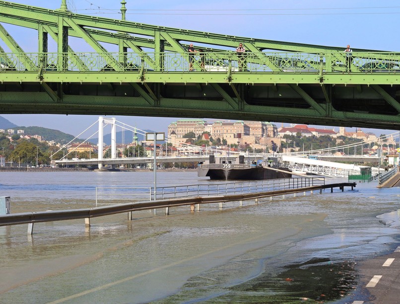 árvíz Duna katasztrófaturizmus rendőrség hírek