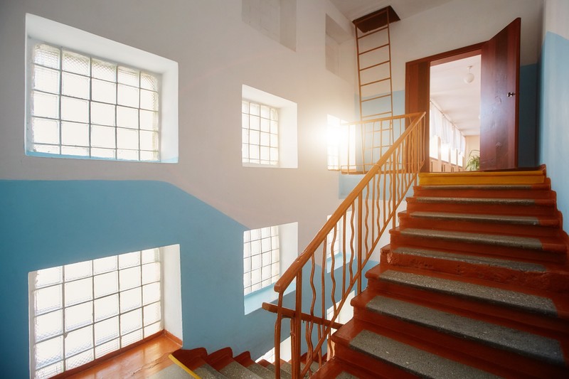 Rejtélyes, szúrós szagú gáz okozott bajt egy fővárosi iskolában: 70 diák rosszul lett