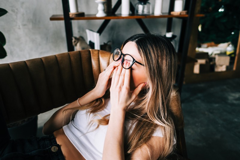 Mindkét szememben úszkáló fekete foltokat látok, mi ezek? Az orvos válaszol